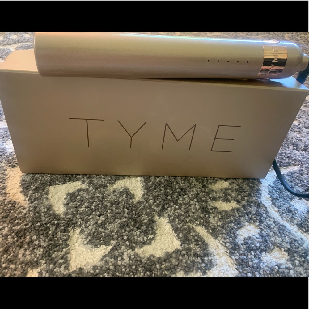 TYME FLAT IRON / CURLING IRON
